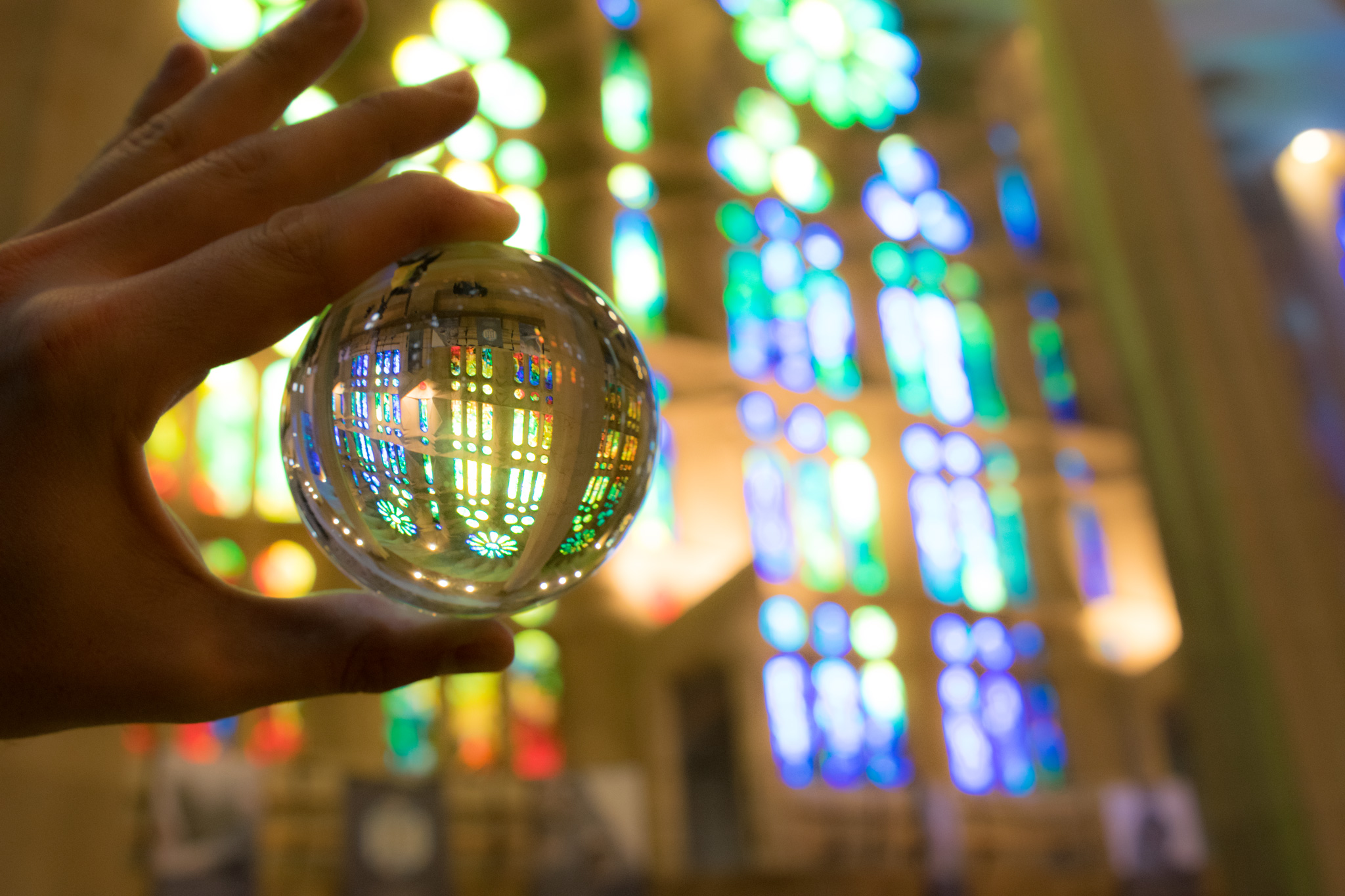 Prächtiges Farbenspiel - die Glasfenster der Sagrada Familia