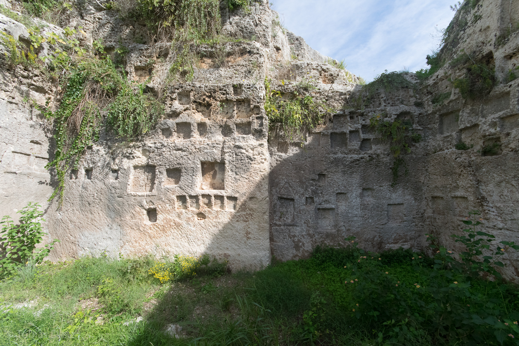 "Bildergalerie"(2) nahe der Grotticelle Necropolis